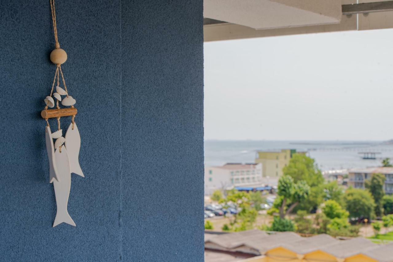 Bythesea Superior Apartment